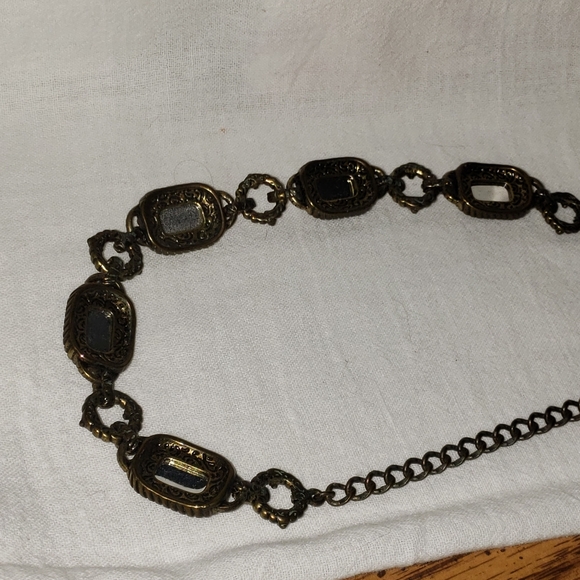 Beautiful 2028 Brass Tone and Faceted Gems Necklace - Picture 8 of 8